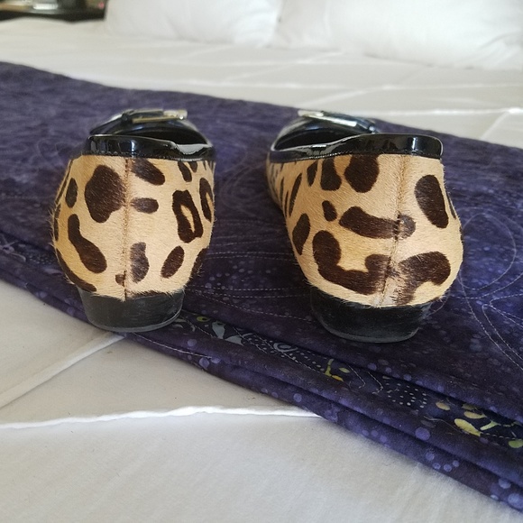 Bandolino leopard print and patent flats, 7.5 M - Picture 3 of 7